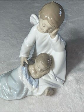 LLADRO MY GUARDIAN ANGEL #6961. Clean. No OG box. Rare Piece. Nice!